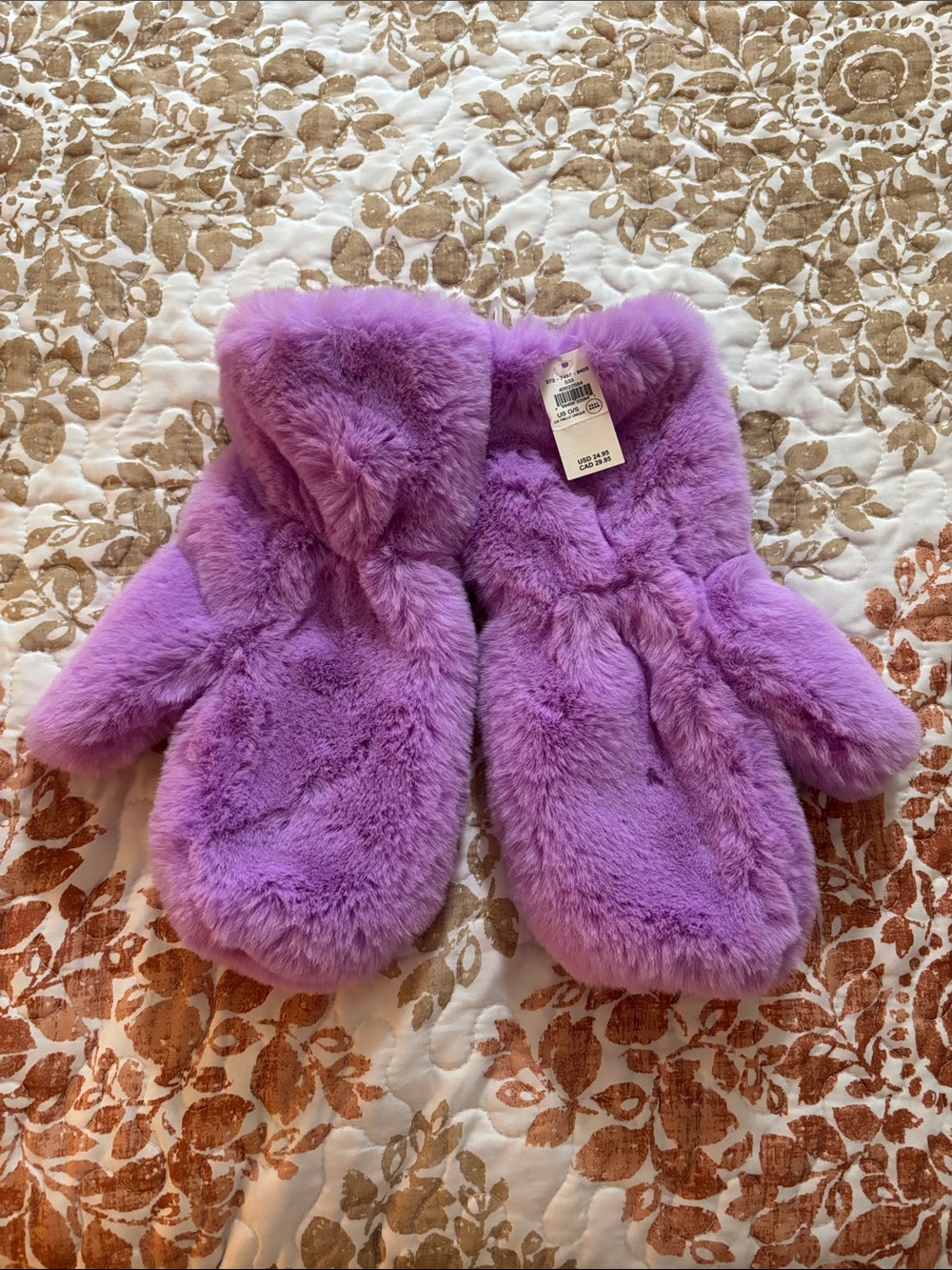 Aerie Faux Fur Lavender Mittens!
